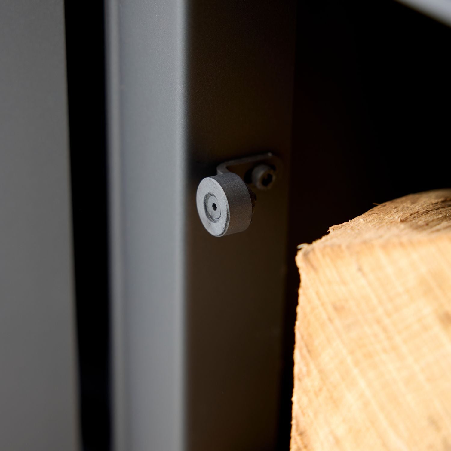 Detaljebillede af lukkemekanisme på sidemodul