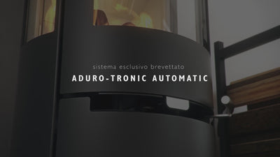 Instruktionsvideo der viser, hvordan Aduro-tronic automatisk regulerer lufttilførslen i ovnen.
